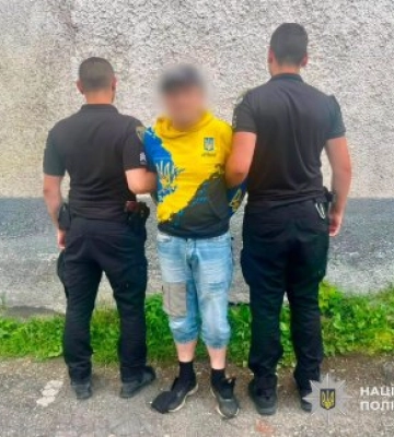 Гранатомет, вибухівка, гранати та 180 набоїв: на Закарпатті затримали військового, якого підозрюють у торгівлі зброєю