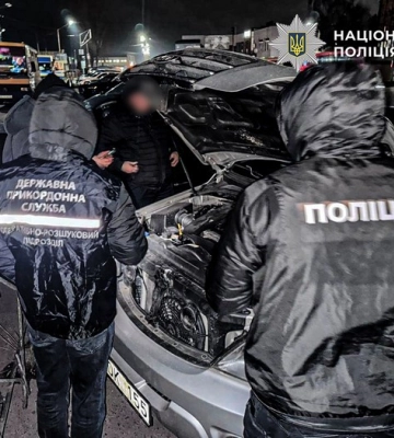 Ввозили автомобілі «для ЗСУ» під прикриттям благодійної організації: на Волині судитимуть одного із учасників схеми