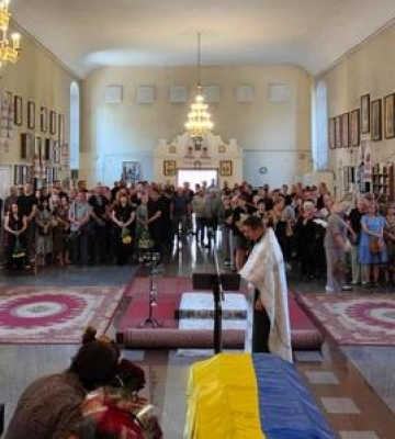 У Полтаві попрощалися з трьома полеглими захисниками України