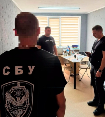 Рівненського адвоката підозрюють підозрюють в одержанні 9000 доларів США за продовження групи інвалідності