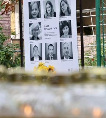 Два роки з дня трагедії: у Львові вшанували пам’ять восьми жертв російської атаки