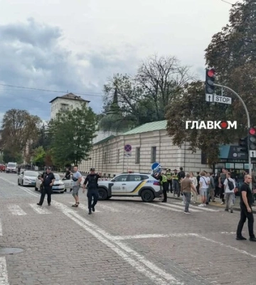 Російський дрон вдарив по центру Києва