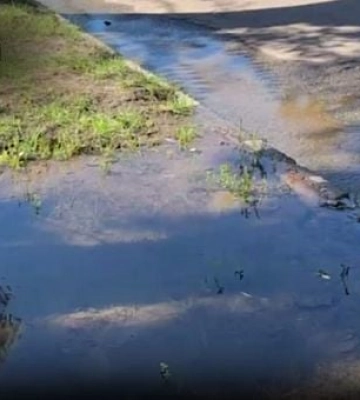 Напротив парка Героев в Кривом Роге образовалось озеро из-за порыва