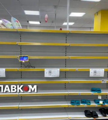 Один зі столичних магазинів «Аврора» залишився з порожніми полицями. Фоторепортаж