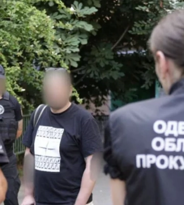 Просил интимные фото, а затем угрожал убийством — в Одессе мужчину подозревают в сексуальной эксплуатации маленьких девочек