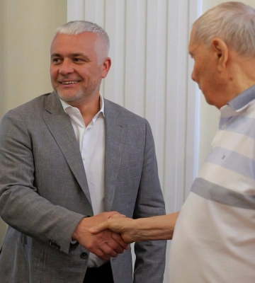 Від вантажника до керівника Одеського порту: Микола Павлюк став Почесним громадянином Одещини