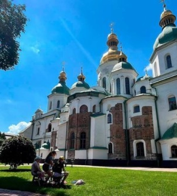Російська атака на Київ пошкодила територію Софії Київської