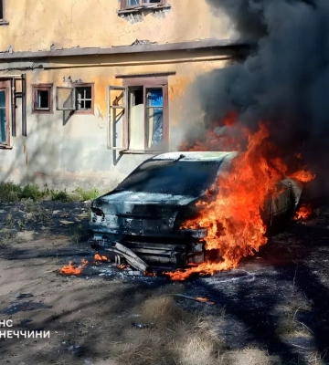 Россияне с помощью FPV-дронов атаковали два автомобиля в Краматорске