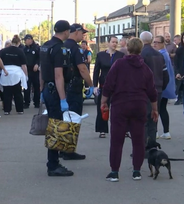 Вирвалися з пекла: Рівненщина зустріла 36 переселенців з Донеччини (ВІДЕО)