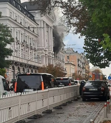 Дрон летів в кабінет Поклада. рф вдарила по будівлі СБУ в центрі Києва, - Зеленський