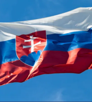 Словакия вызовет посла России из-за удара возле своего посольства в Киеве