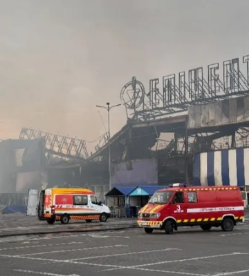 Росіяни повторно вдарили "Шахедами" по "Епіцентру" в Миколаєві: є постраждалі, спалахнула пожежа
