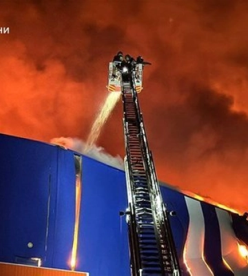 Наслідки ударів РФ по "Епіцентру" в Миколаєві. ФОТОрепортаж