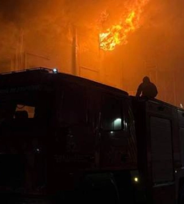 Россия вновь нанесла массированный удар по Киевской области: горит девятиэтажное здание, есть раненые