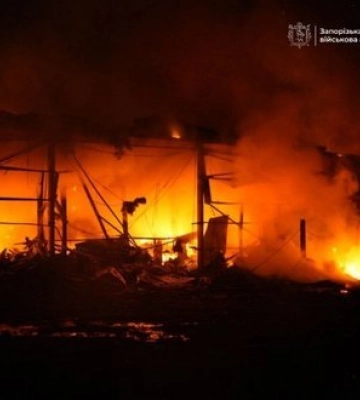 Пожежі в різних районах міста – ворог атакує Запоріжжя.