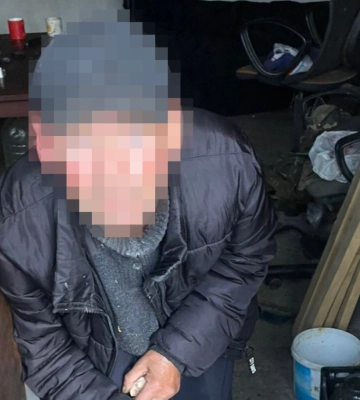 23 роки утримував однокласника та змушував працювати: суд закрив справу
