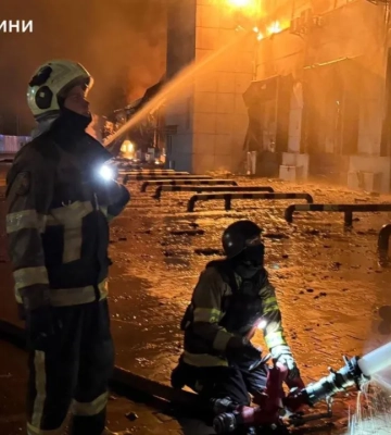 Россияне массировано атаковали Киевскую область: дважды ударили по складу и разрушили многоэтажку в Борисполе. ФОТО