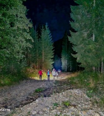 Фатальна помилка на маршруті Синевиру: як одна фотографія врятувала сім'ю з дитиною від ночівлі в дикому лісі
