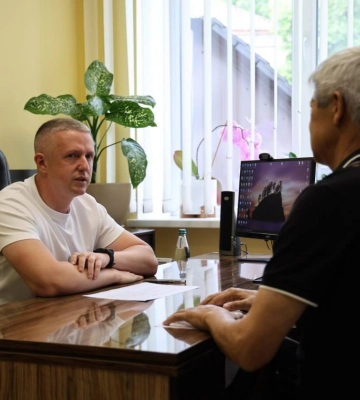 Благоустрій поховань Героїв, ремонти й побутові питання: про що говорили лучани на прийомі в секретаря міськради