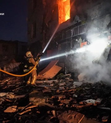На Полтавщині російський дрон влучив у склад підприємства, пошкоджено будинки