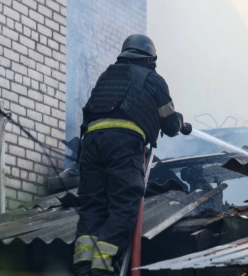 РФ ударила по СТО на Дніпровщині: 1 людина загинула, троє поранені