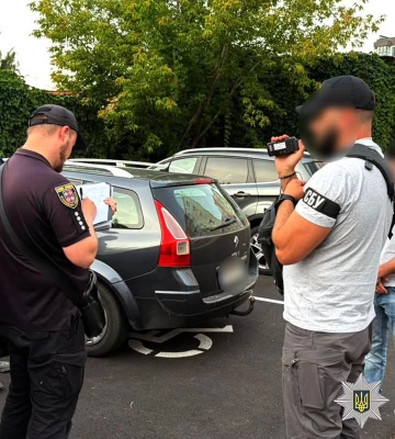 На Вінниччині поліцейські затримали посадовця за підозрою у хабарництві
