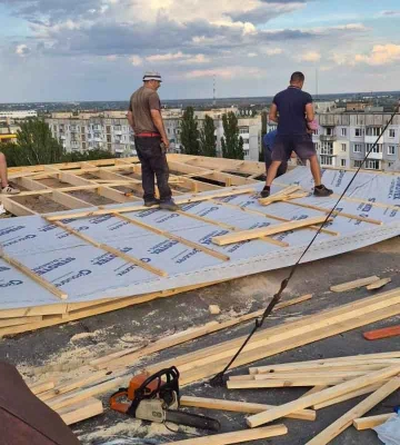 У Кропивницькому триває ліквідація наслідків ворожої атаки 