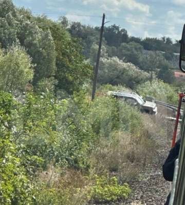 У Давидові потяг зіткнувся з Jeep на залізничному переїзді: є травмований