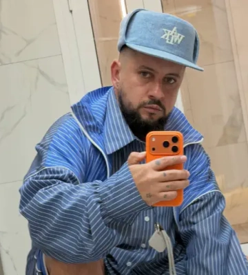 19 воспоминаний Монатика: певец показал, каким для него было лето 2026 года