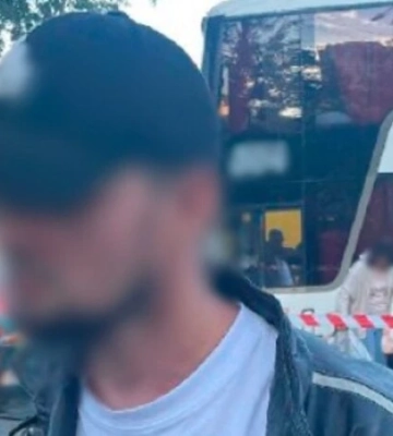 Поліцейські затримали на столичній автостанції чоловіка з гранатою
