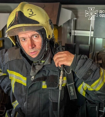 Рятувальник з Одеси розповів про 27 років служби та роботу під час війни 