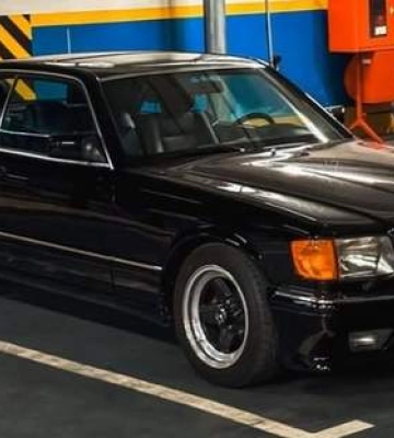В Киеве продают отреставрированный Mercedes-Benz 500SEC в 1983 года за 70 тысяч долларов