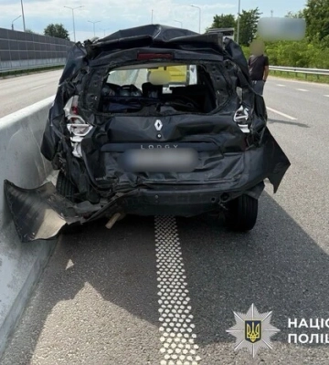 На Броварщині вантажівка зіткнулася з Renault, травмовано дівчину-підлітка