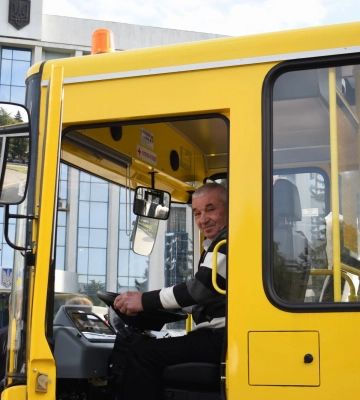 Нові шкільні автобуси продовжують надходити до громад Рівненщини