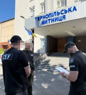 ДБР і СБУ викрили митника з Тернопільщини, який за $5 тис. обіцяв оформити відстрочку від мобілізації