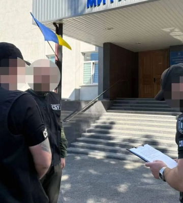 ДБР і СБУ викрили митника з Тернопільщини, який за $5 тис. обіцяв оформити відстрочку від мобілізації
