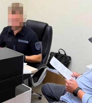 Начальника штабу підозрюють у виплаті 2,4 млн "бойових"