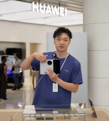 Huawei представила складной смартфон за почти 3000 долларов: на очереди презентации Xiaomi и Apple