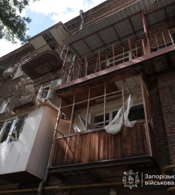 Россияне атаковали Запорожье с помощью дронов, повреждено многоэтажное здание