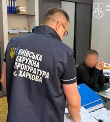 Помогал военному бежать из части: обвиняют таксиста из Харькова