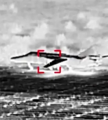Розвідка уразила російський літак у Криму (відео)