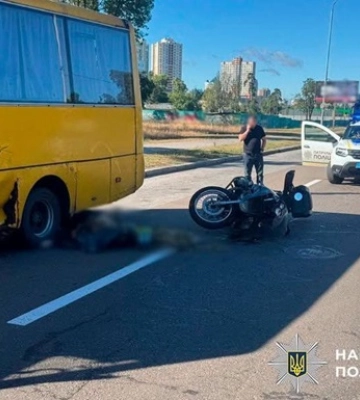 У Києві маршрутка збила мотоцикліста: є загиблий