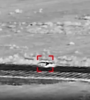 Подарок ко Дню военной разведки: ГУР поразило российский самолет во временно оккупированном Крыму (видео)