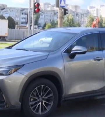 У Луцьку Lexus збив жінку на пішохідному переході: постраждалу госпіталізували
