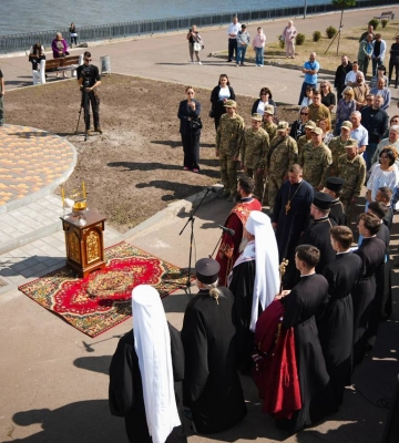 Чотири соколи над розколотими жорнами: у Черкасах відкрили новий монумент