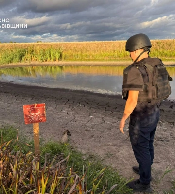 На Львівщині через зниження рівня води в ставку виявили мінометну міну часів Другої світової війни