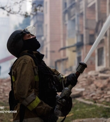 Чотири авіабомби вдарили по житловій забудові Краматорська — є загиблі (, )