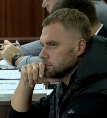 Журналісти знайшли у близьких Кропиви нерухомість, автівки та російські паспорти
