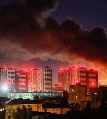 Разрушения и пожары в пяти районах. Последствия ночной массированной атаки российских войск на Киев — фоторепортаж