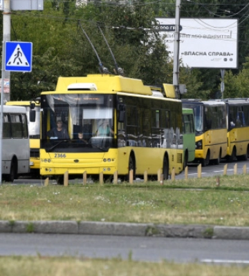 У столиці після російської повітряної атаки внесли зміни в роботу громадського транспорту